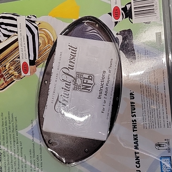 Plat football electronic hand-Held game trivial pursuit NFL vidéo game console - Picture 4 of 5